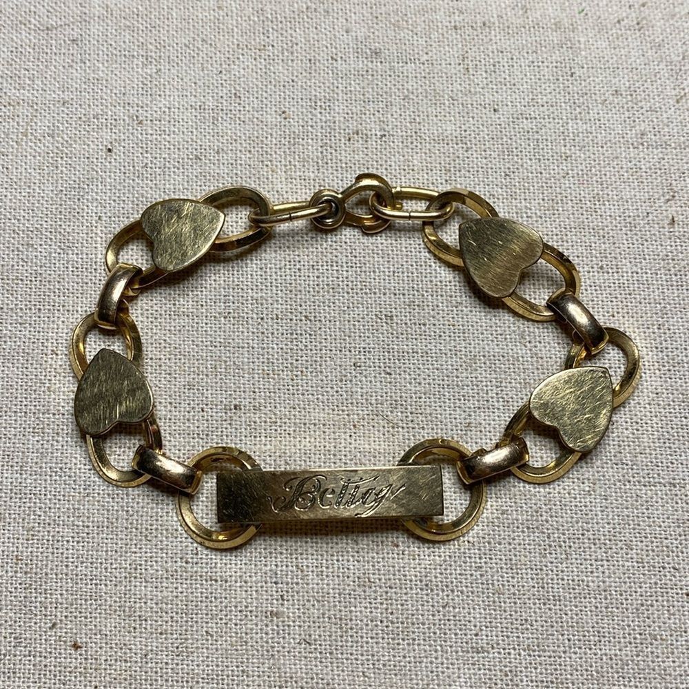 💛 Vintage 14k Gold Filled “Betty” Name Plate Heart Bracelet